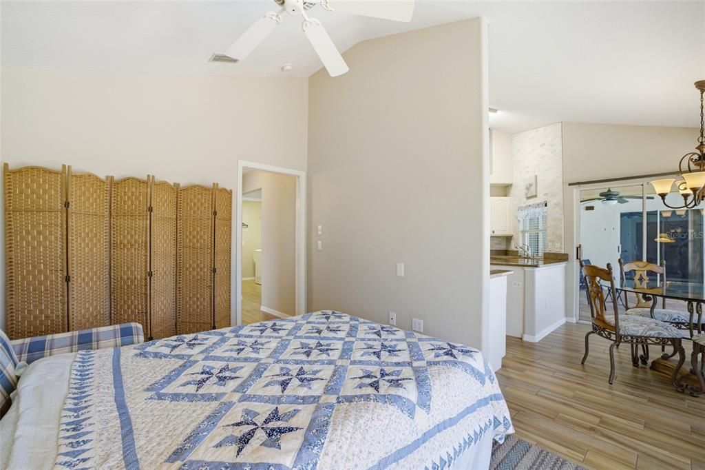 For Sale: $459,000 (2 beds, 2 baths, 1647 Square Feet)