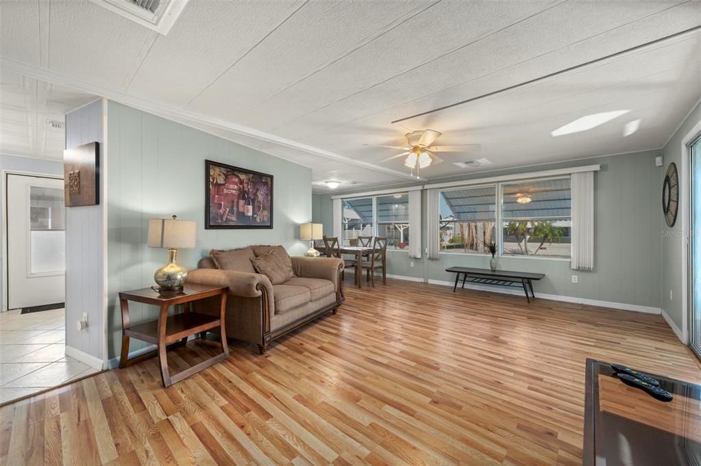 Active With Contract: $135,000 (2 beds, 2 baths, 1152 Square Feet)