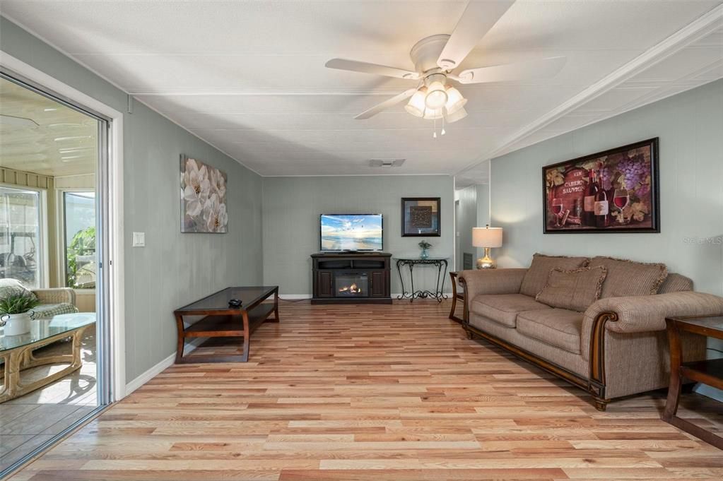 Active With Contract: $135,000 (2 beds, 2 baths, 1152 Square Feet)