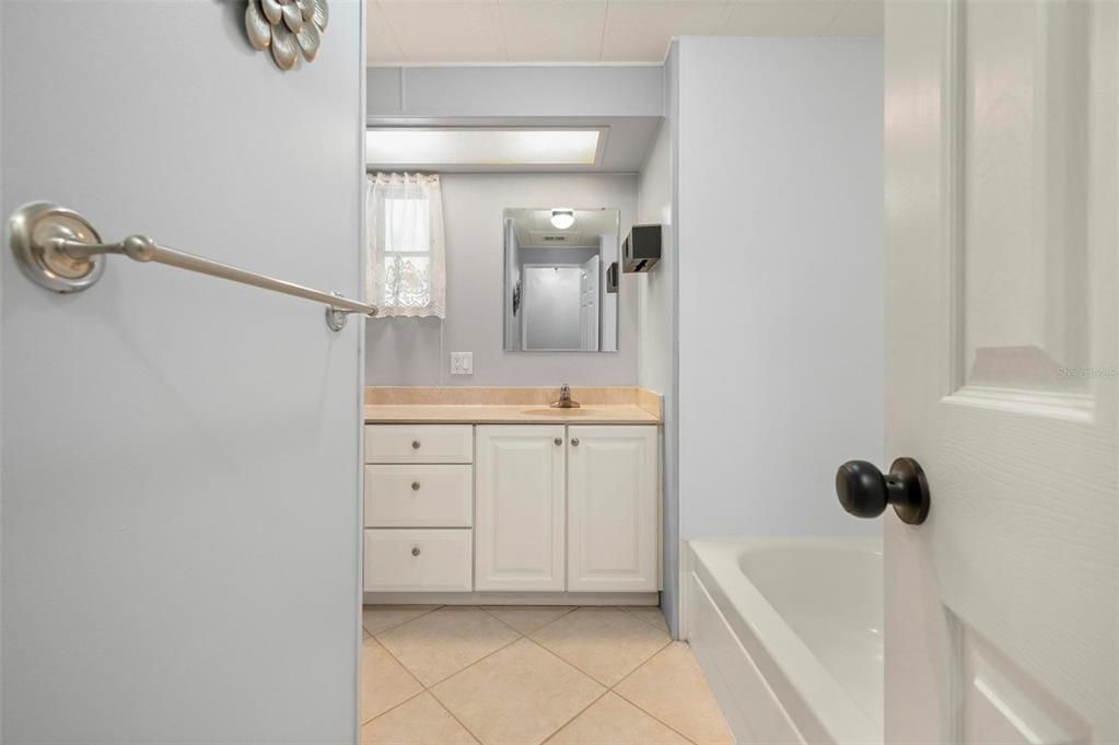 Active With Contract: $135,000 (2 beds, 2 baths, 1152 Square Feet)