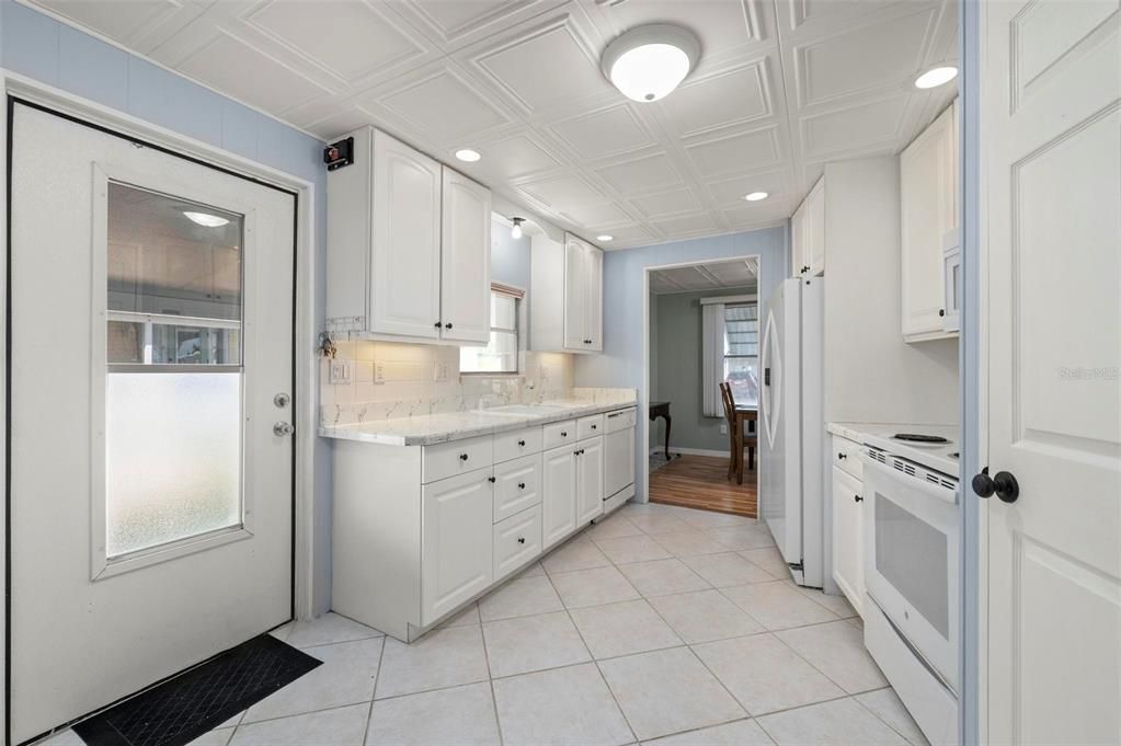 Active With Contract: $135,000 (2 beds, 2 baths, 1152 Square Feet)