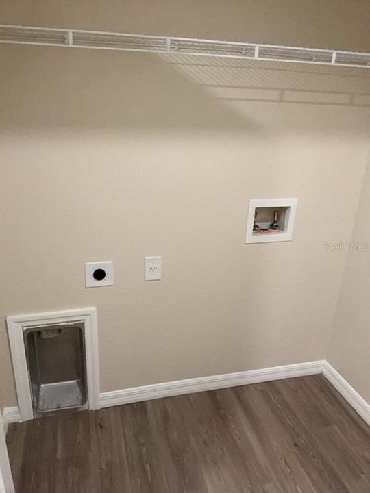 For Sale: $325,900 (4 beds, 2 baths, 1617 Square Feet)