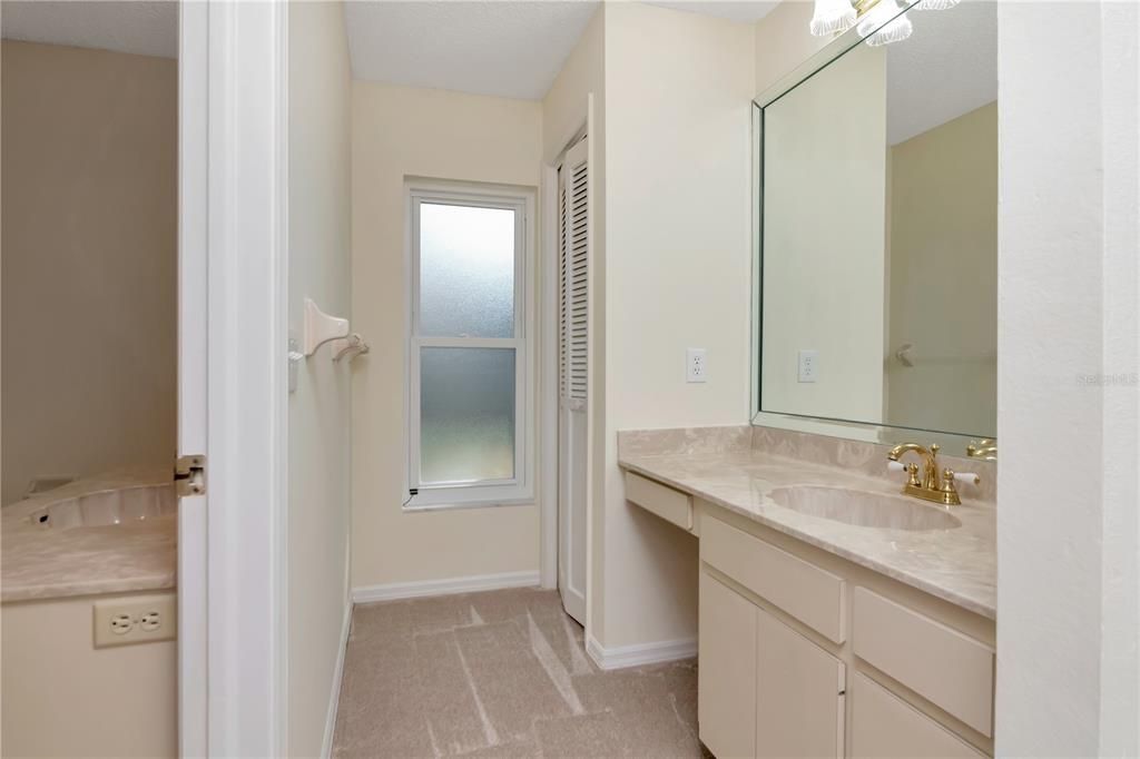 En Venta: $674,000 (4 camas, 3 baños, 2542 Pies cuadrados)