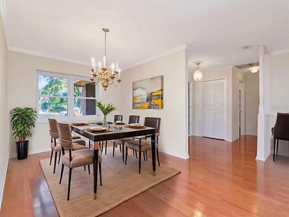 En Venta: $674,000 (4 camas, 3 baños, 2542 Pies cuadrados)