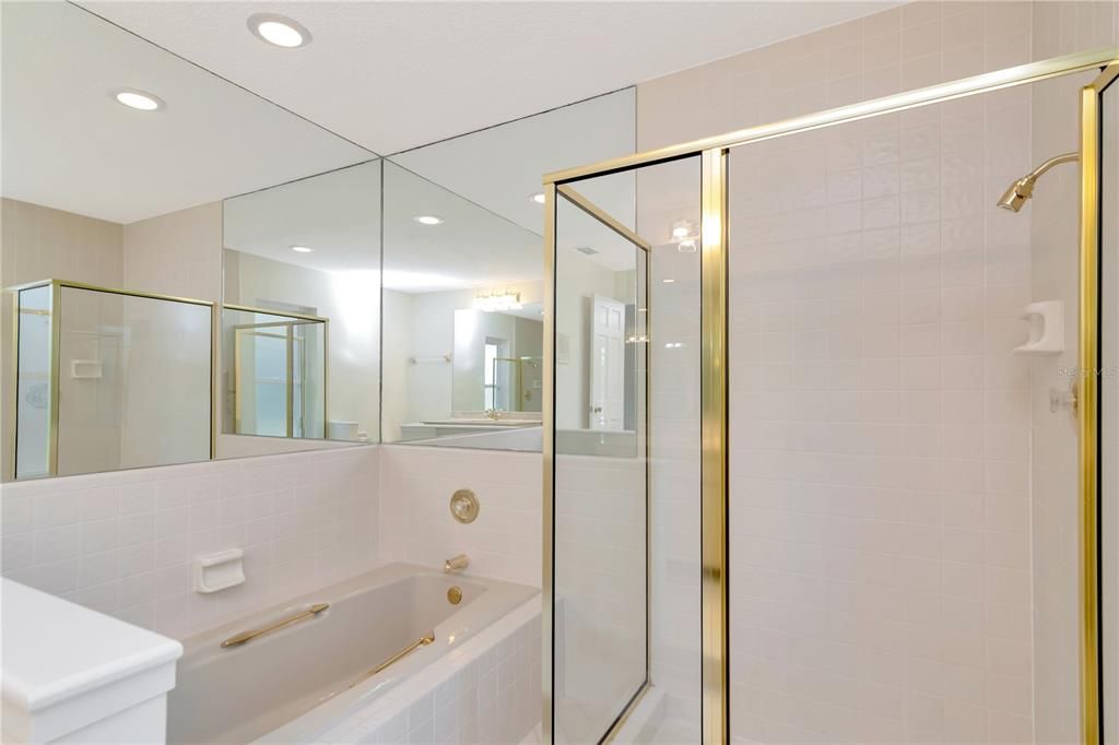 En Venta: $674,000 (4 camas, 3 baños, 2542 Pies cuadrados)