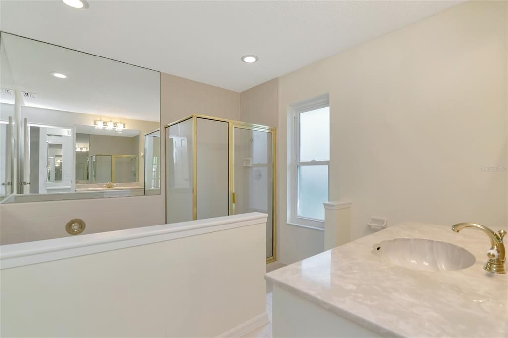 En Venta: $674,000 (4 camas, 3 baños, 2542 Pies cuadrados)