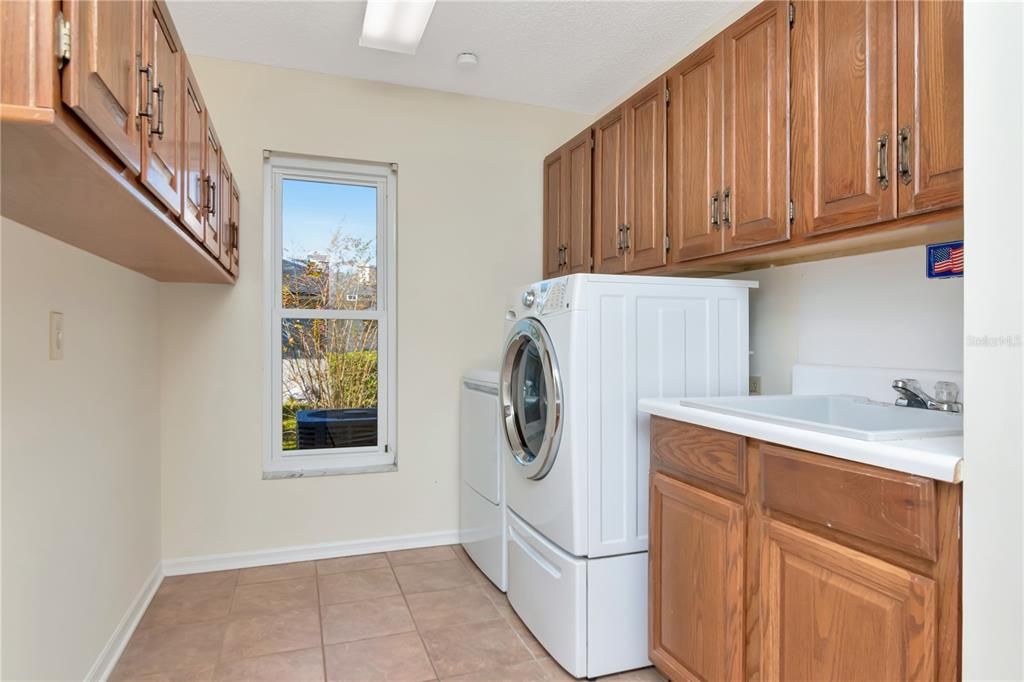 En Venta: $674,000 (4 camas, 3 baños, 2542 Pies cuadrados)