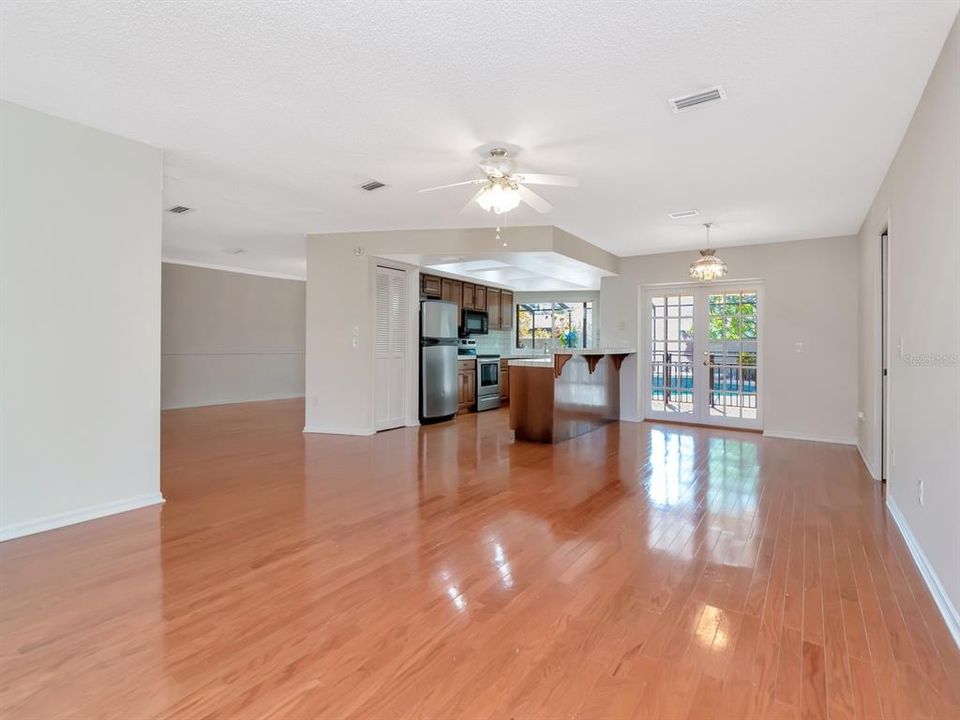 En Venta: $674,000 (4 camas, 3 baños, 2542 Pies cuadrados)