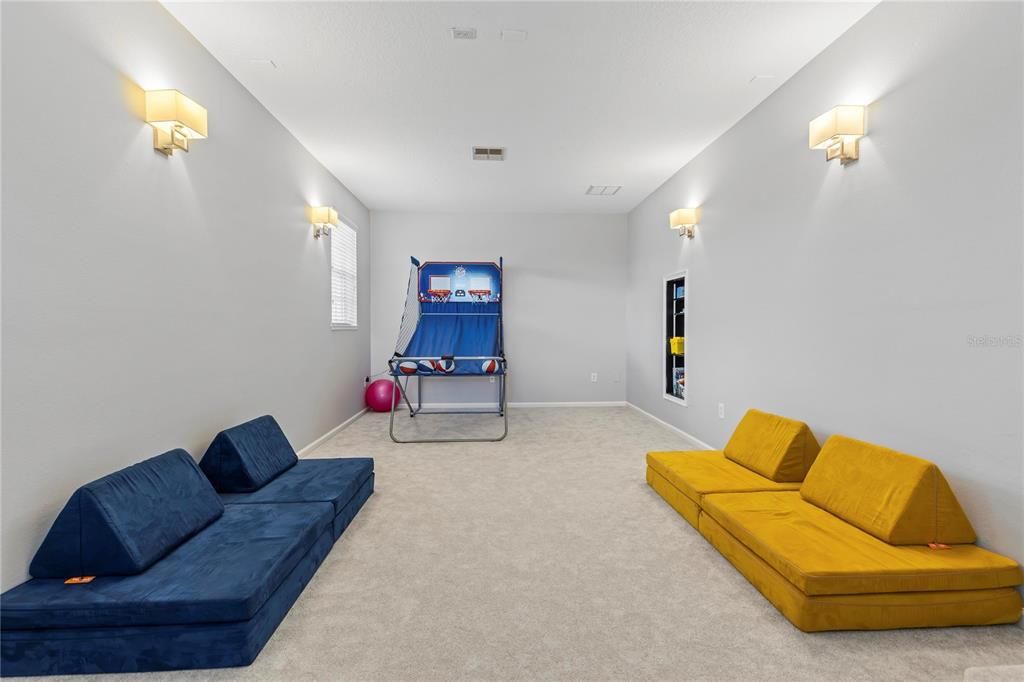 Active With Contract: $975,000 (4 beds, 4 baths, 3862 Square Feet)