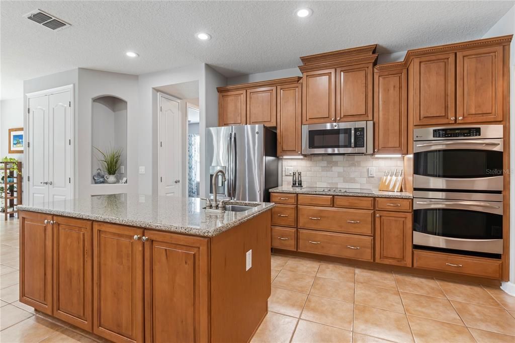 Active With Contract: $975,000 (4 beds, 4 baths, 3862 Square Feet)