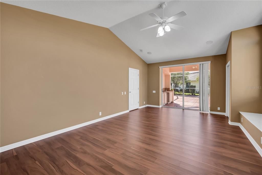 合同活跃: $3,250 (4 贝兹, 3 浴室, 3248 平方英尺)