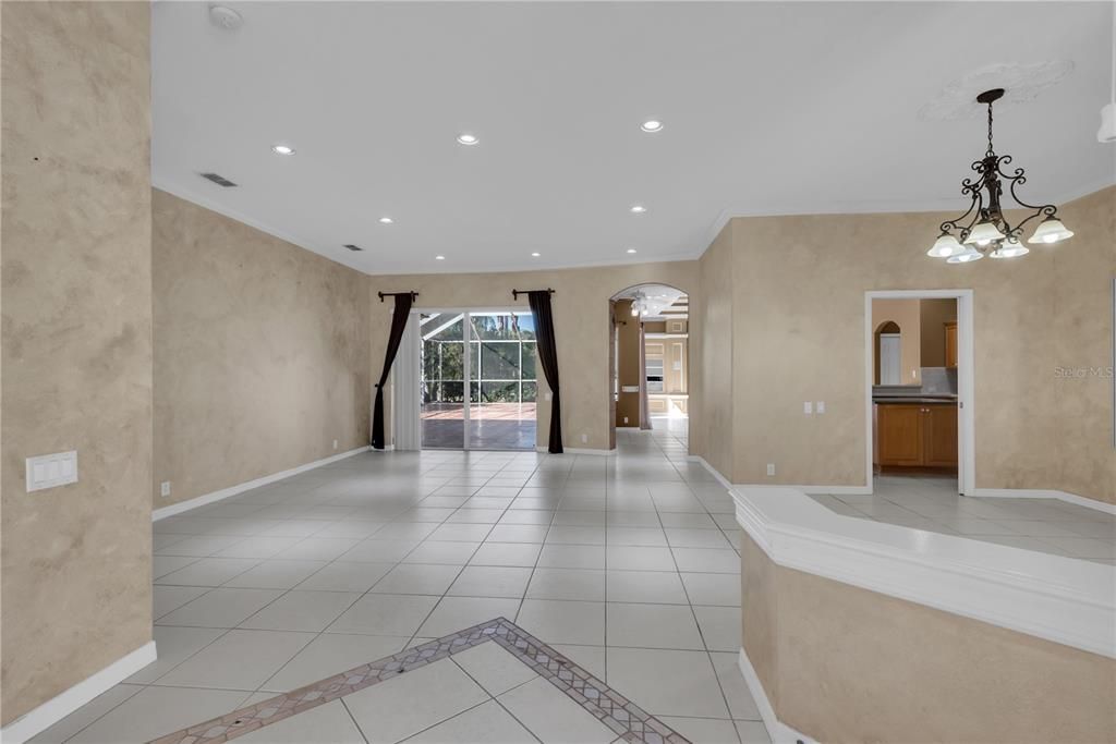 合同活跃: $3,250 (4 贝兹, 3 浴室, 3248 平方英尺)