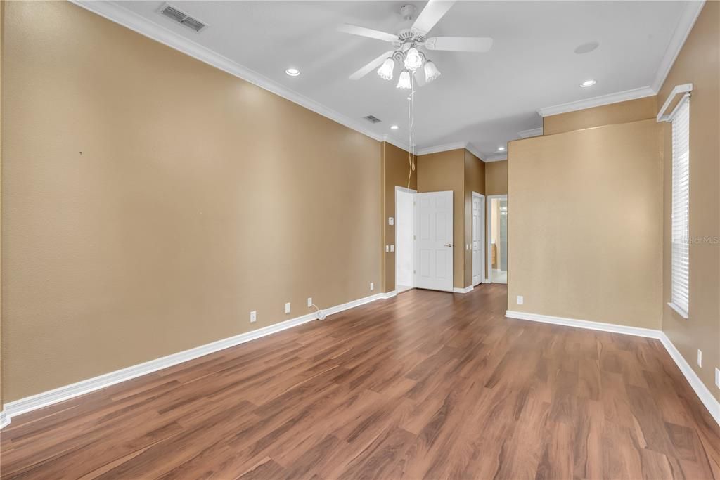 合同活跃: $3,250 (4 贝兹, 3 浴室, 3248 平方英尺)