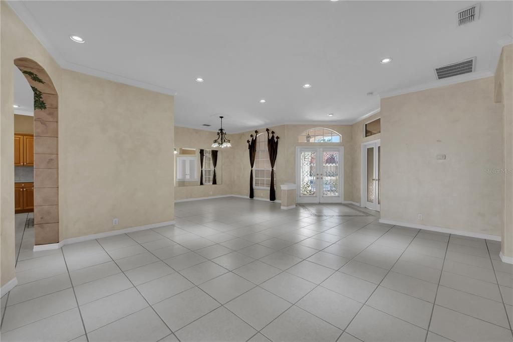 合同活跃: $3,250 (4 贝兹, 3 浴室, 3248 平方英尺)