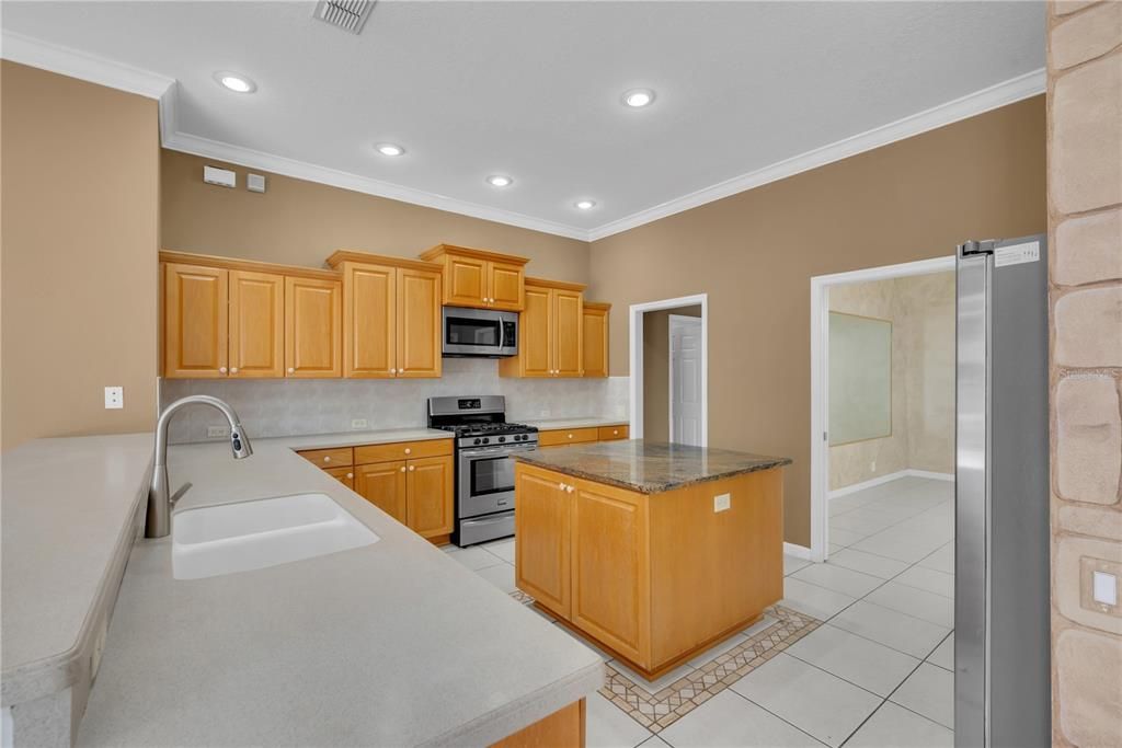 合同活跃: $3,250 (4 贝兹, 3 浴室, 3248 平方英尺)