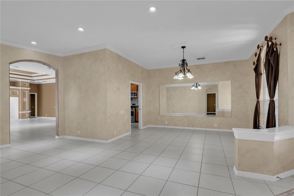 合同活跃: $3,250 (4 贝兹, 3 浴室, 3248 平方英尺)