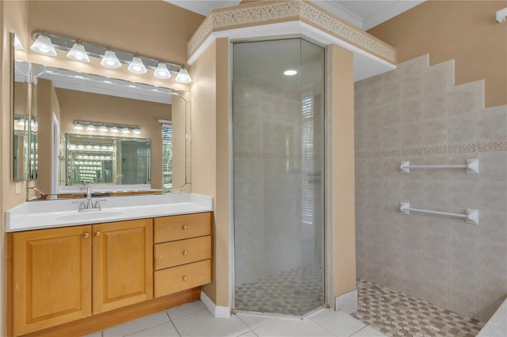 合同活跃: $3,250 (4 贝兹, 3 浴室, 3248 平方英尺)