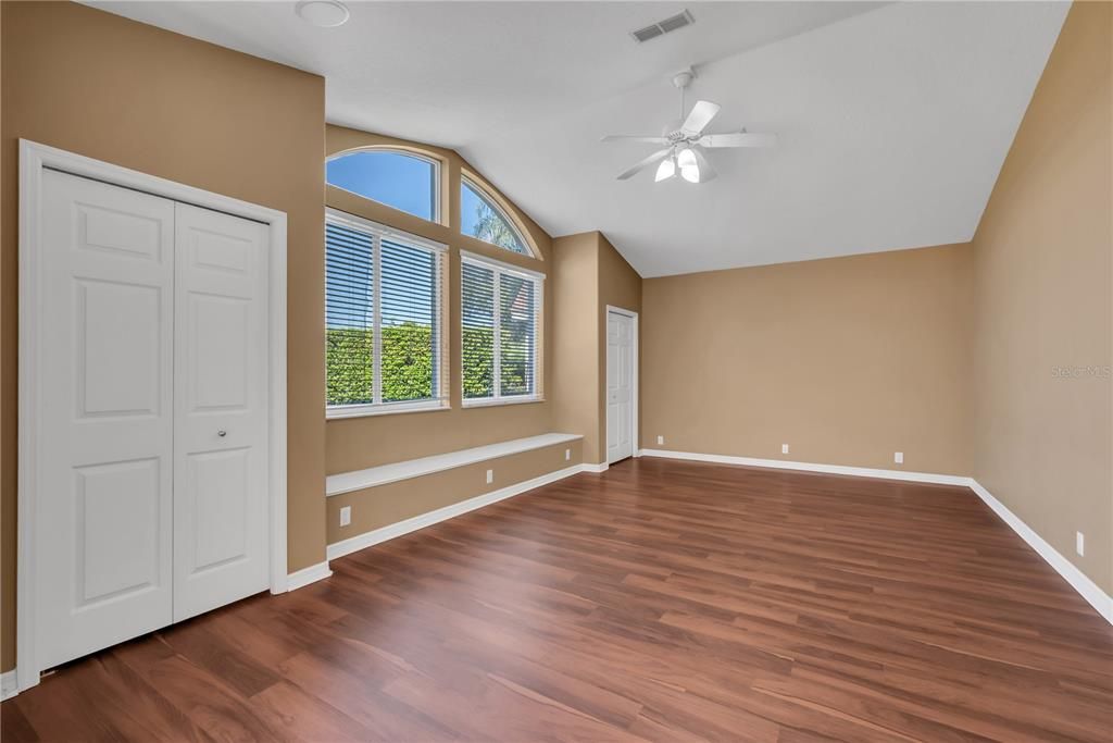 合同活跃: $3,250 (4 贝兹, 3 浴室, 3248 平方英尺)