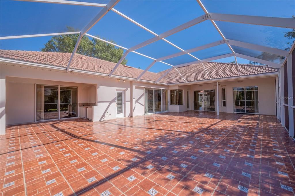 合同活跃: $3,250 (4 贝兹, 3 浴室, 3248 平方英尺)