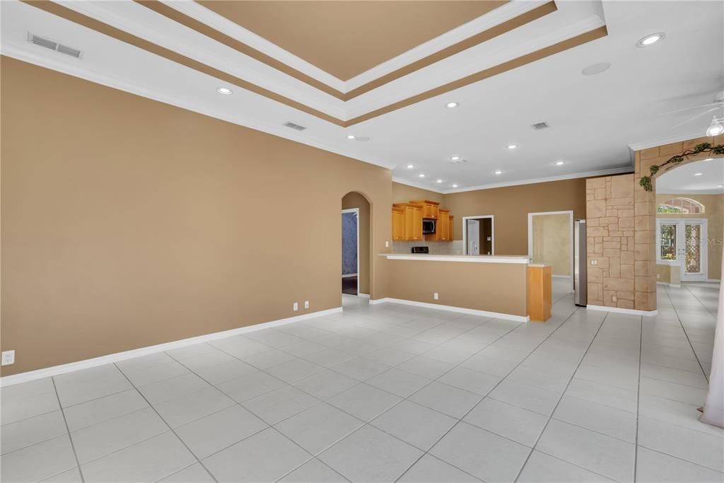 合同活跃: $3,250 (4 贝兹, 3 浴室, 3248 平方英尺)