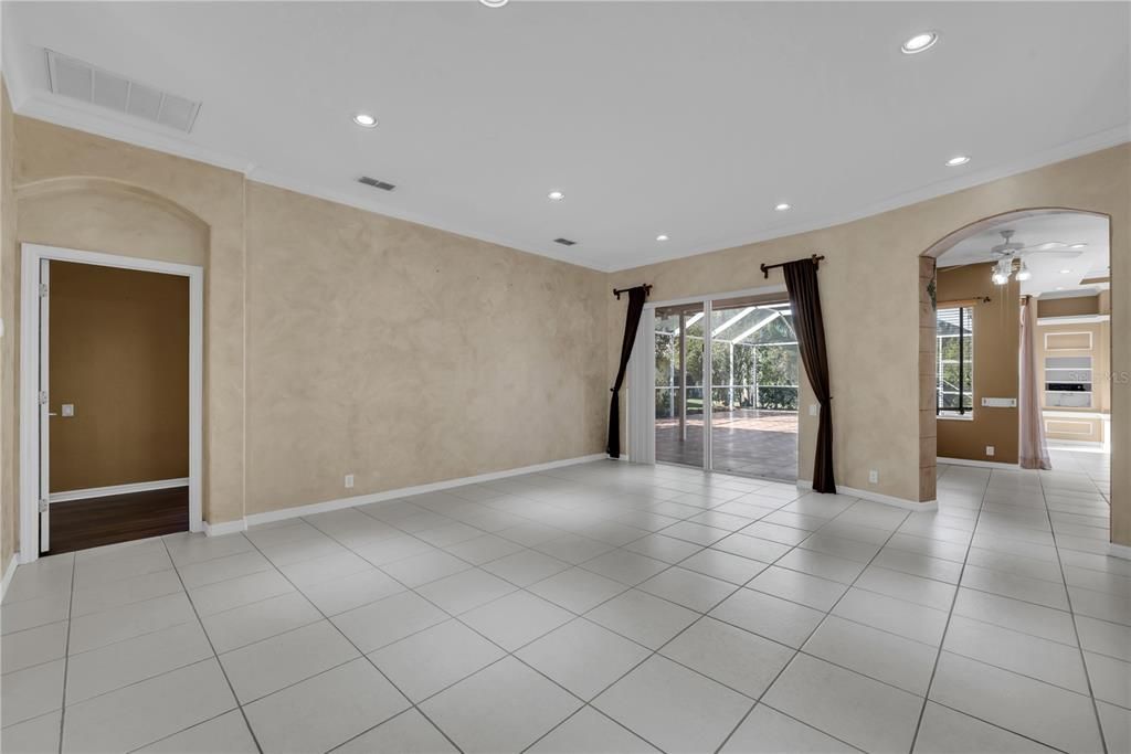 合同活跃: $3,250 (4 贝兹, 3 浴室, 3248 平方英尺)