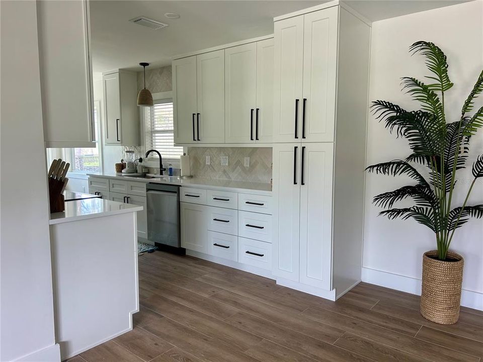 For Sale: $749,999 (2 beds, 2 baths, 1450 Square Feet)