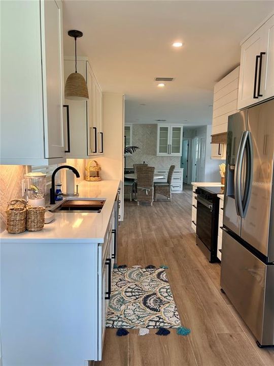 For Sale: $749,999 (2 beds, 2 baths, 1450 Square Feet)