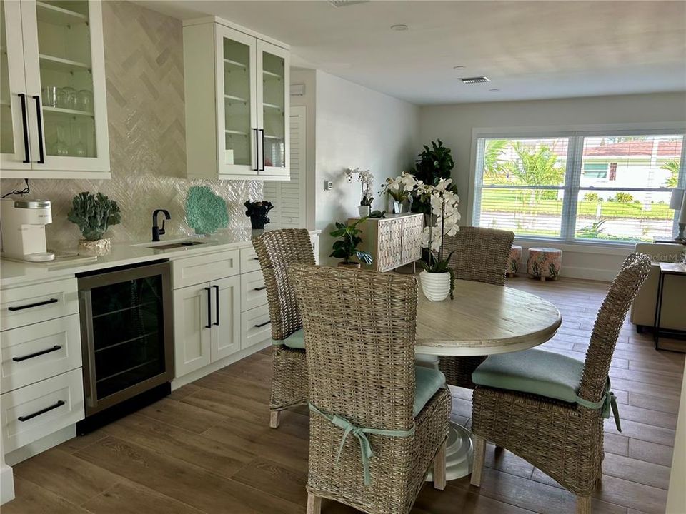 For Sale: $749,999 (2 beds, 2 baths, 1450 Square Feet)