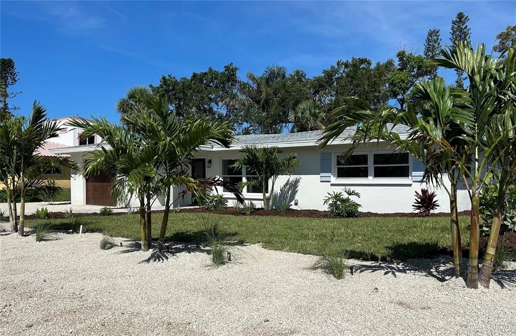 For Sale: $749,999 (2 beds, 2 baths, 1450 Square Feet)