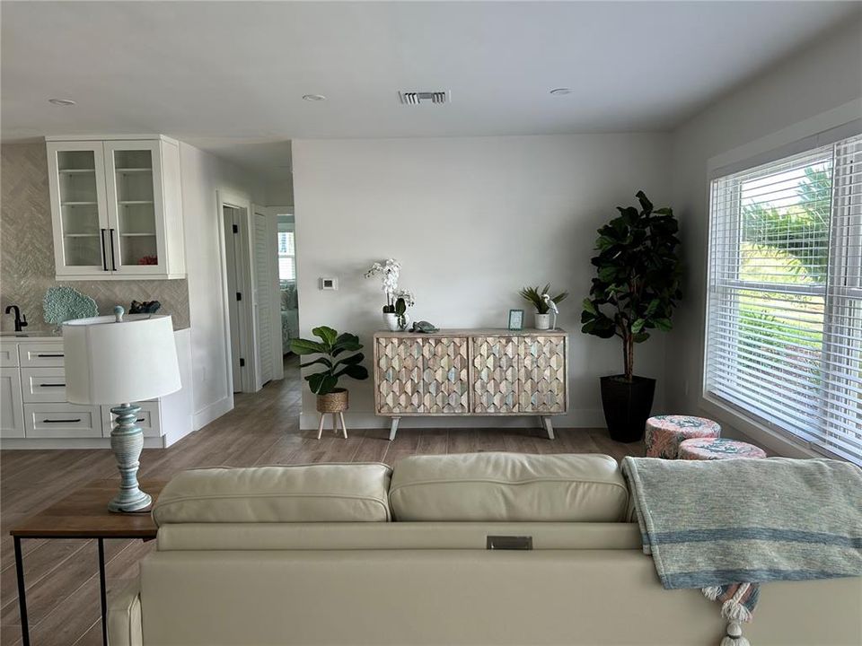 For Sale: $749,999 (2 beds, 2 baths, 1450 Square Feet)