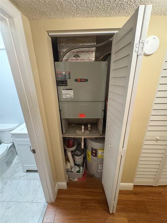 For Sale: $115,000 (1 beds, 1 baths, 565 Square Feet)