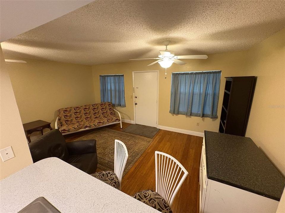 For Sale: $115,000 (1 beds, 1 baths, 565 Square Feet)