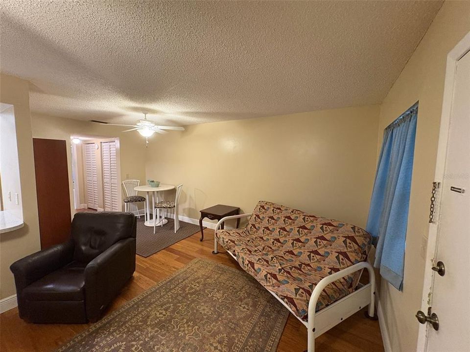 For Sale: $115,000 (1 beds, 1 baths, 565 Square Feet)