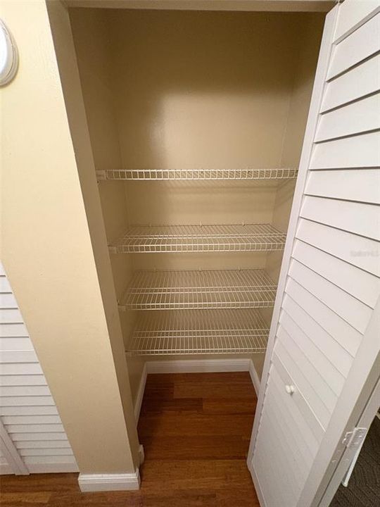 For Sale: $115,000 (1 beds, 1 baths, 565 Square Feet)