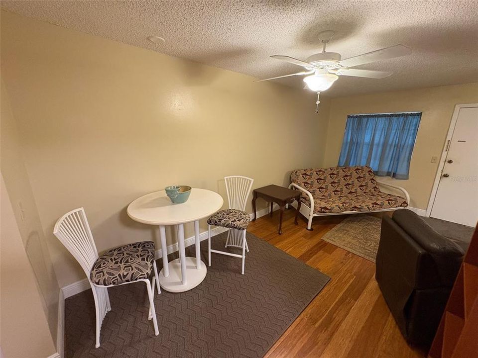 For Sale: $115,000 (1 beds, 1 baths, 565 Square Feet)