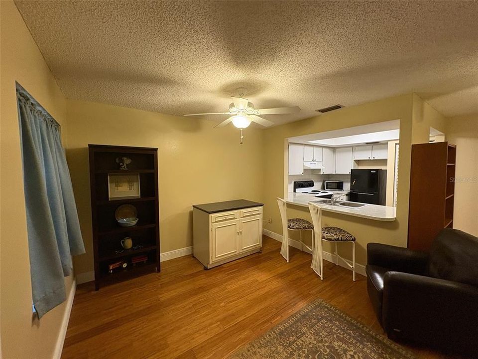 For Sale: $115,000 (1 beds, 1 baths, 565 Square Feet)