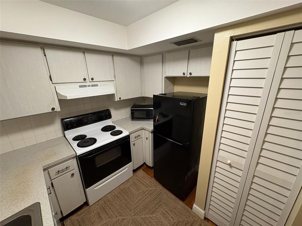For Sale: $115,000 (1 beds, 1 baths, 565 Square Feet)
