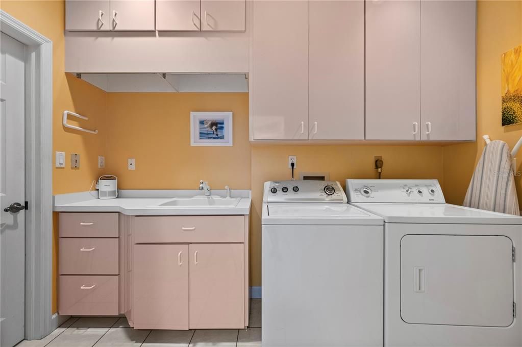 For Sale: $573,700 (3 beds, 2 baths, 2224 Square Feet)