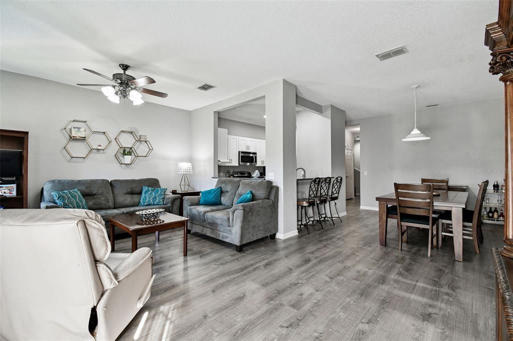 待售: $295,000 (3 贝兹, 2 浴室, 1822 平方英尺)