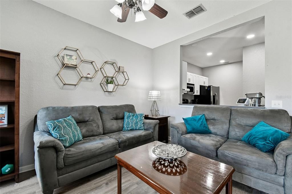 待售: $295,000 (3 贝兹, 2 浴室, 1822 平方英尺)