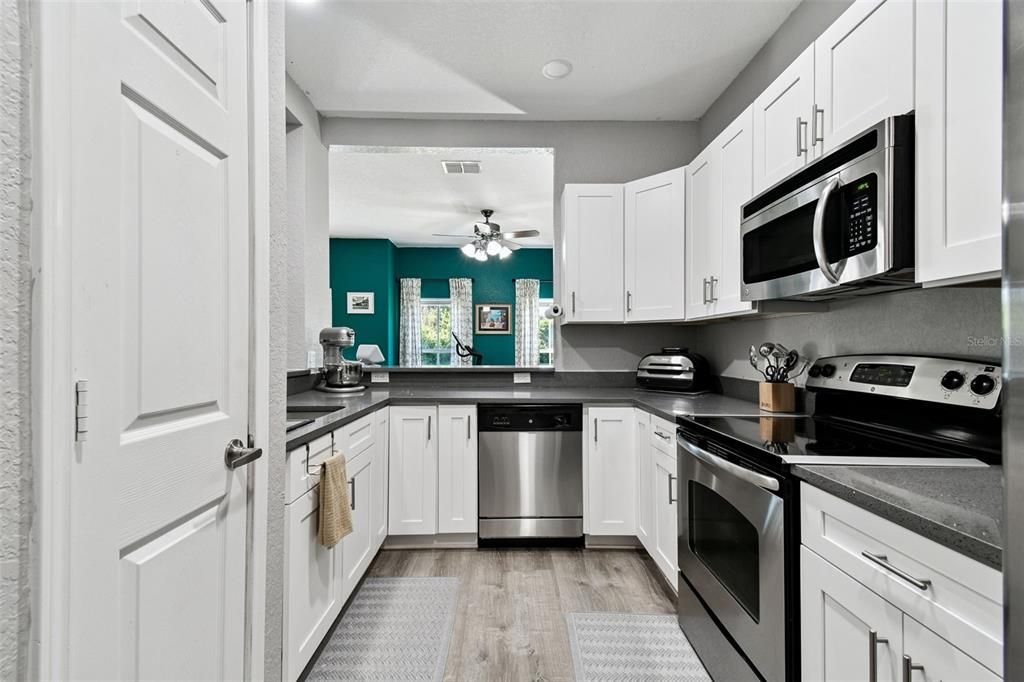 待售: $295,000 (3 贝兹, 2 浴室, 1822 平方英尺)