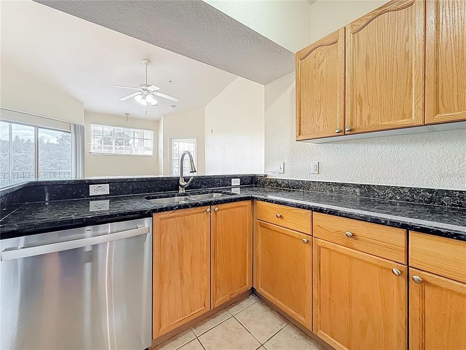 For Sale: $183,000 (2 beds, 2 baths, 1089 Square Feet)