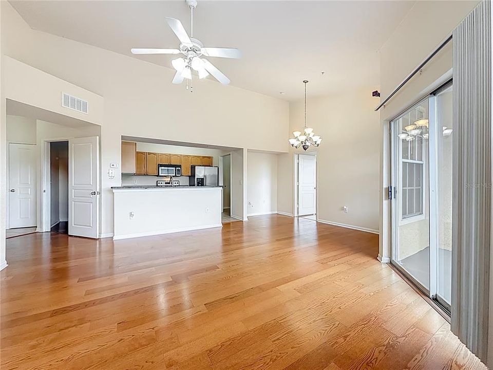 For Sale: $183,000 (2 beds, 2 baths, 1089 Square Feet)