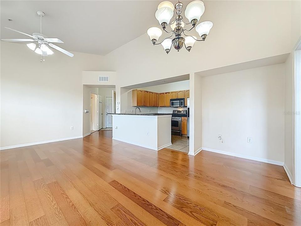 For Sale: $183,000 (2 beds, 2 baths, 1089 Square Feet)
