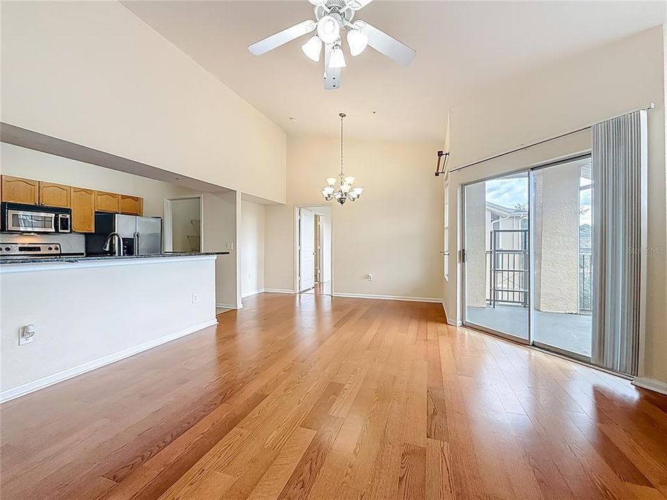 For Sale: $183,000 (2 beds, 2 baths, 1089 Square Feet)