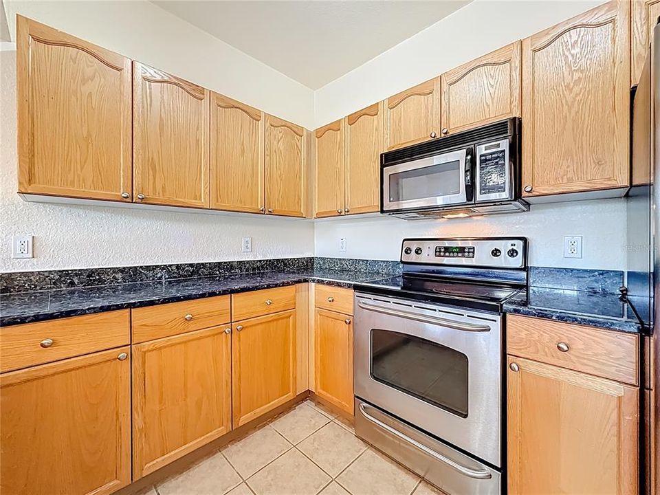 For Sale: $183,000 (2 beds, 2 baths, 1089 Square Feet)
