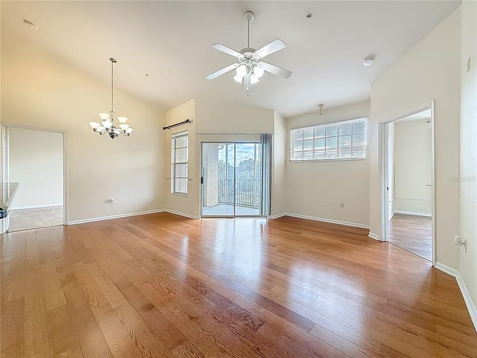 For Sale: $183,000 (2 beds, 2 baths, 1089 Square Feet)