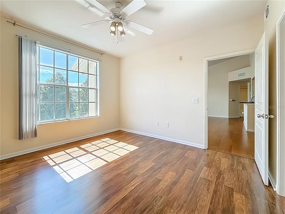 For Sale: $183,000 (2 beds, 2 baths, 1089 Square Feet)