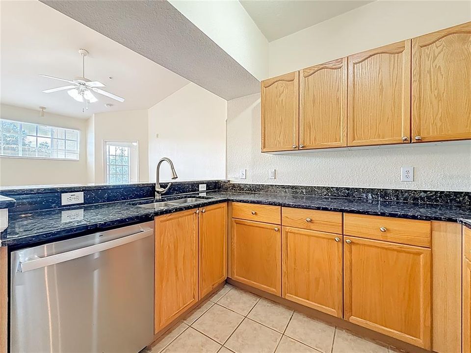 For Sale: $183,000 (2 beds, 2 baths, 1089 Square Feet)