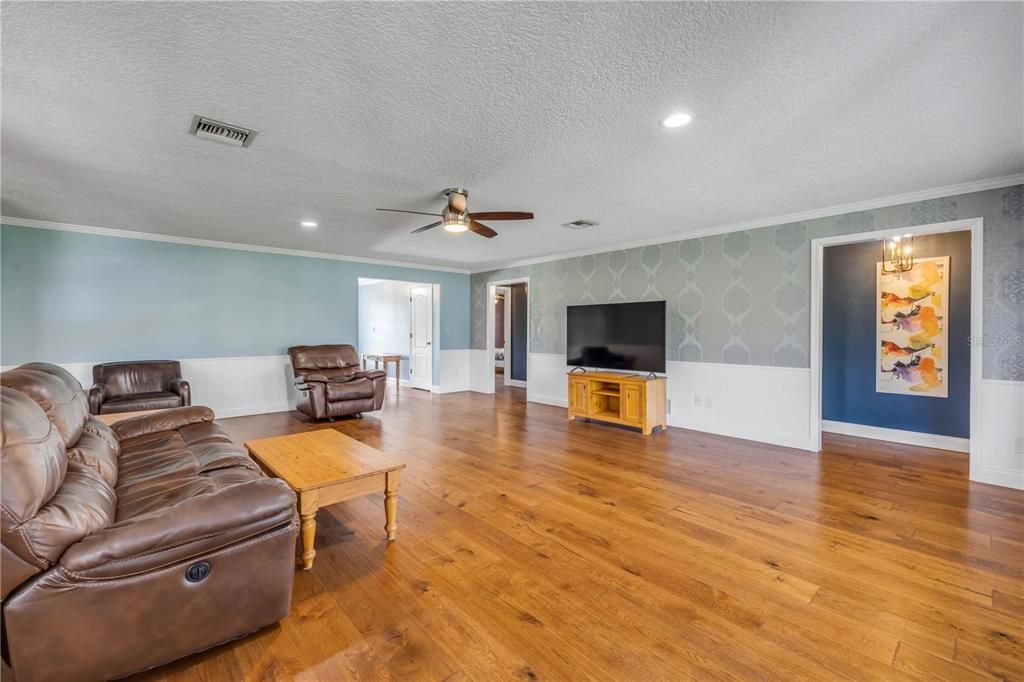 For Sale: $549,317 (3 beds, 2 baths, 2175 Square Feet)